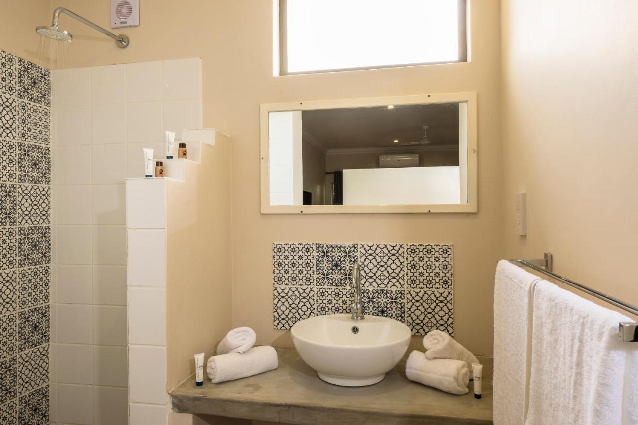 Sedia Hotel Maun Bagian luar foto
