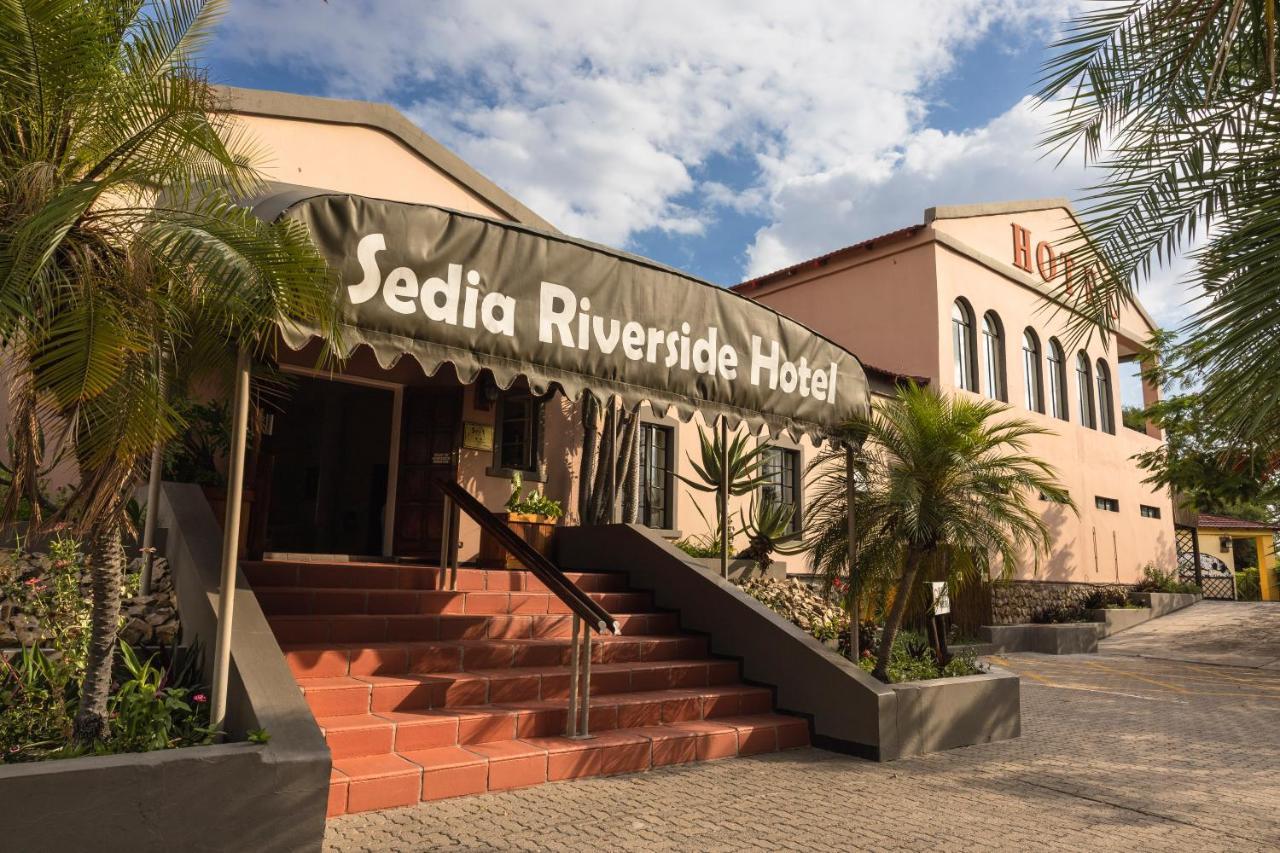 Sedia Hotel Maun Bagian luar foto