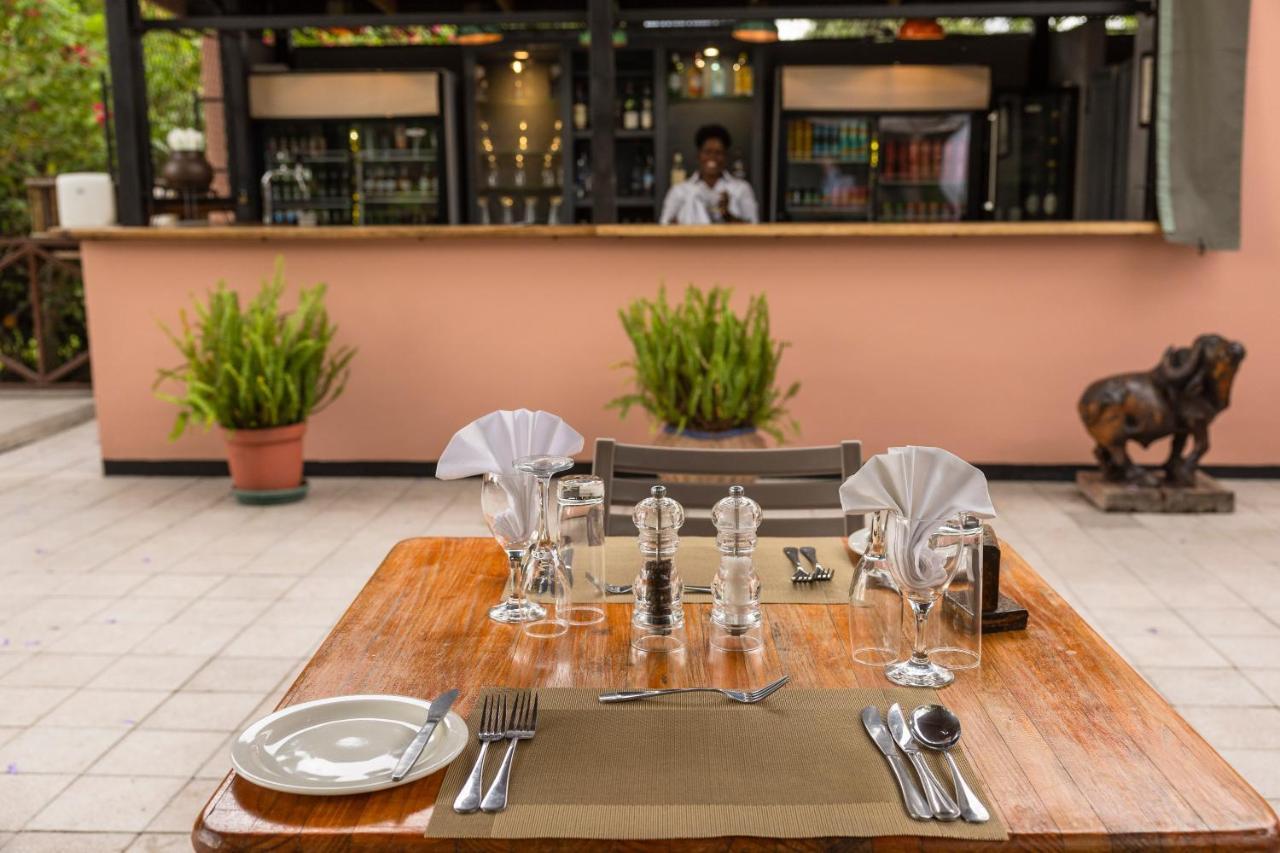 Sedia Hotel Maun Bagian luar foto